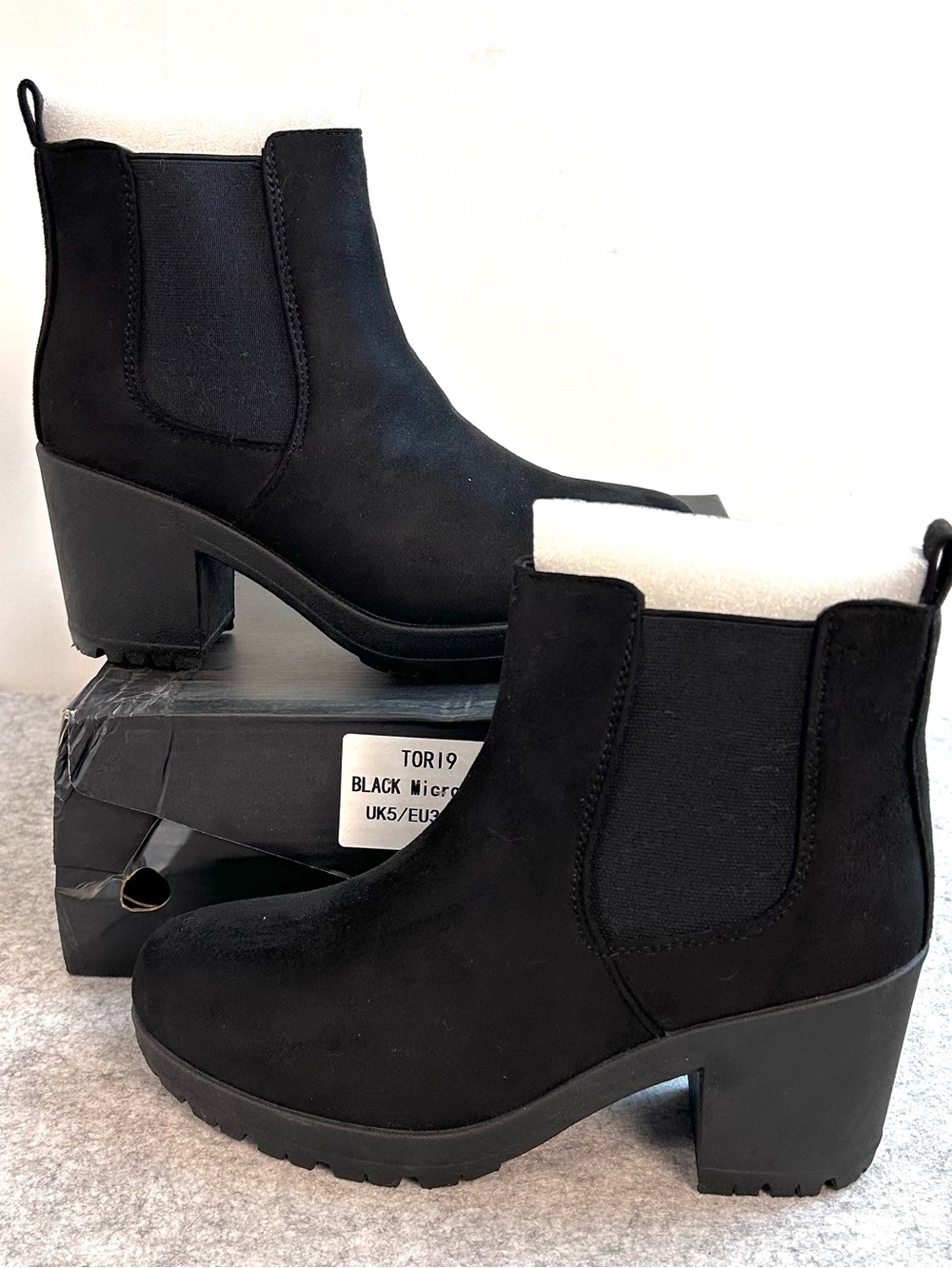 New Ready Salted Women’s Black Faux Suede Block Heel Chelsea Boots / USA 7